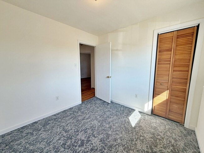 Building Photo - 3 Bedroom Brick Rancher in North Chesterfield