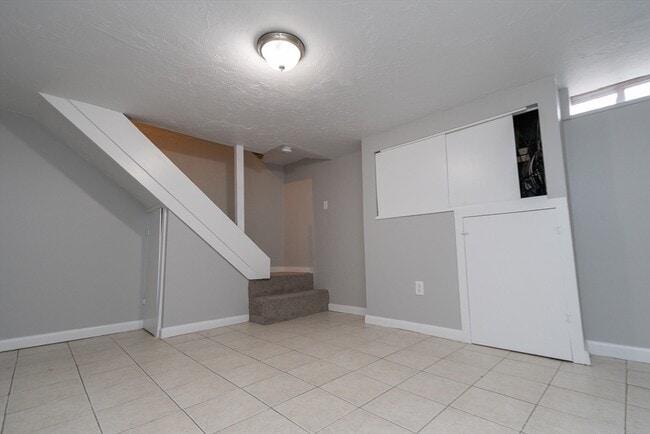 Building Photo - 7 Central St