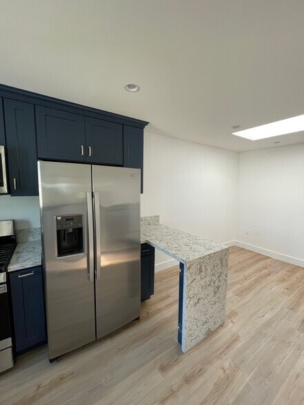 Building Photo - 2721 S Rimpau Blvd