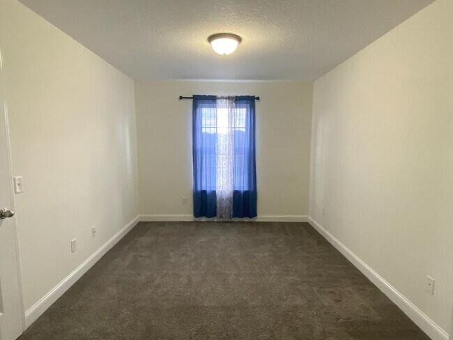 Building Photo - Home For Rent