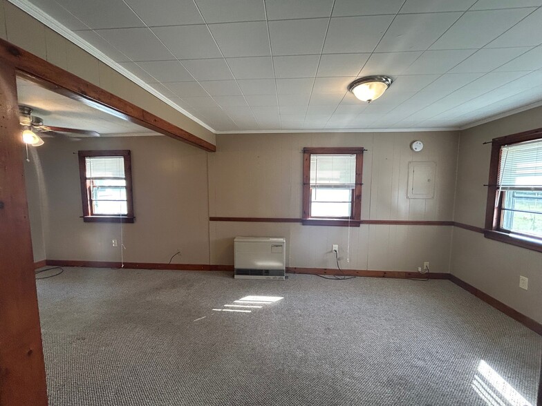 Building Photo - 31 W Old Orchard Ave