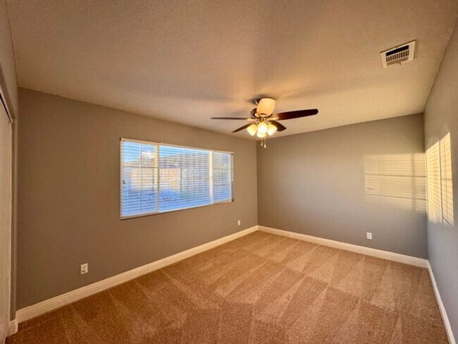 Building Photo - Beautiful 4 Bedroom Murrieta Home with Sol...