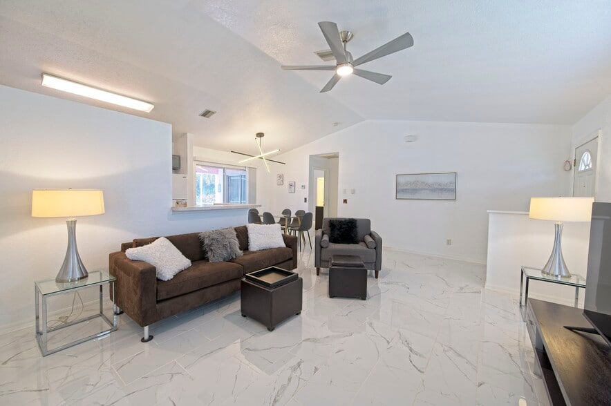 Building Photo - 3620 Candia Ave