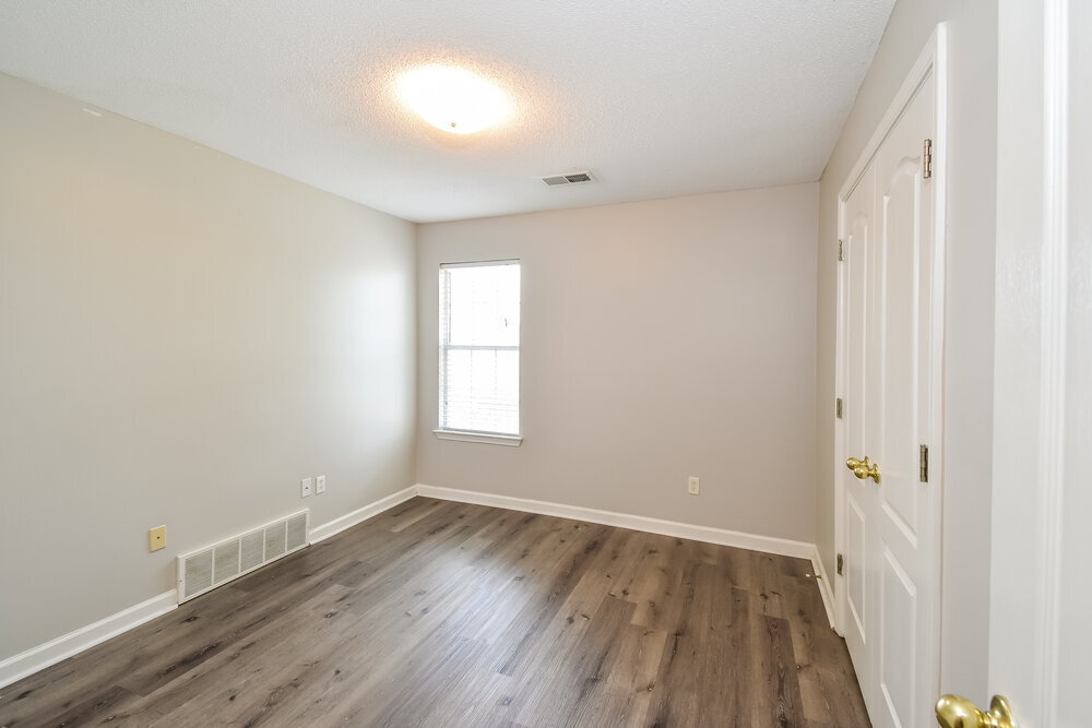 Building Photo - 9760 Riggin Dr