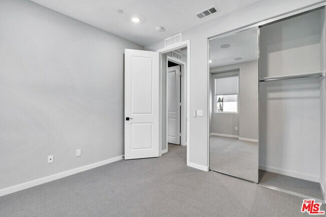 Building Photo - 515 Daniel Freeman Cir