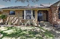 Building Photo - Lovely garden home in great location