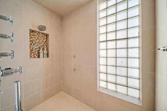 Building Photo - 3444 N Halsted St