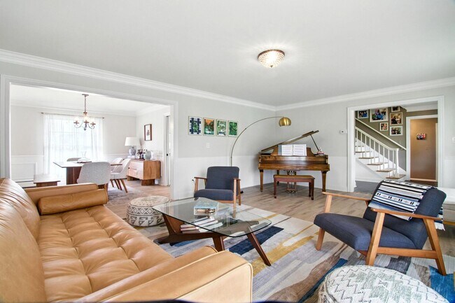 Building Photo - 5840 Sutters Ln