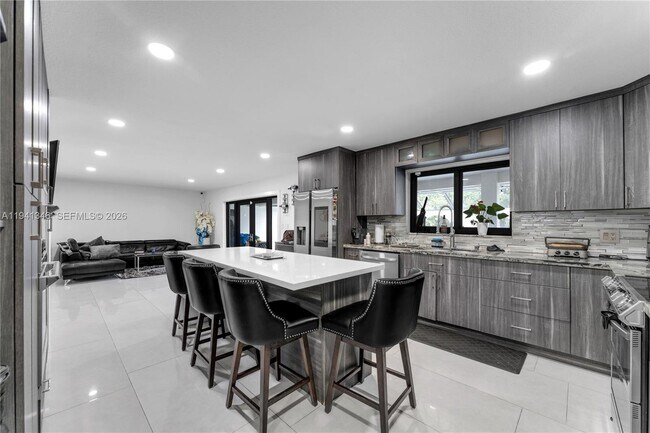 Building Photo - 551 SW 127th Ave