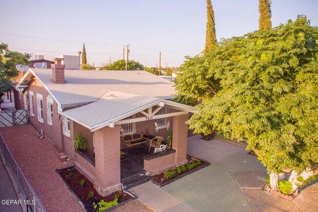 Primary Photo - 3611 Yandell Dr