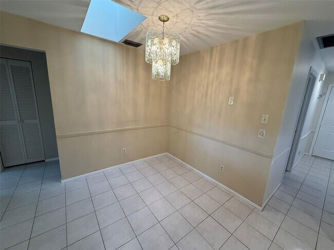Building Photo - 4270 Ascot Dr