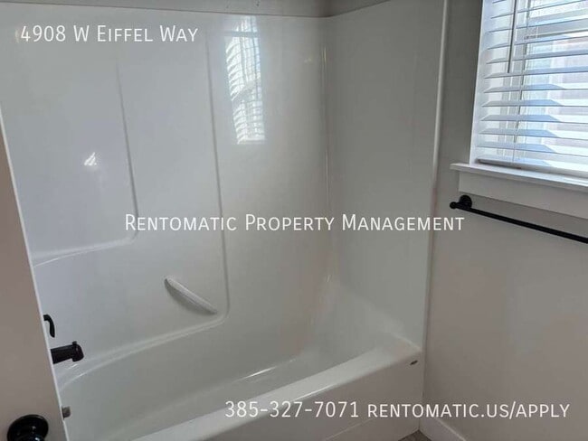 Building Photo - 4908 Eiffel Wy