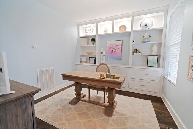 Building Photo - 2509A Solon Dr