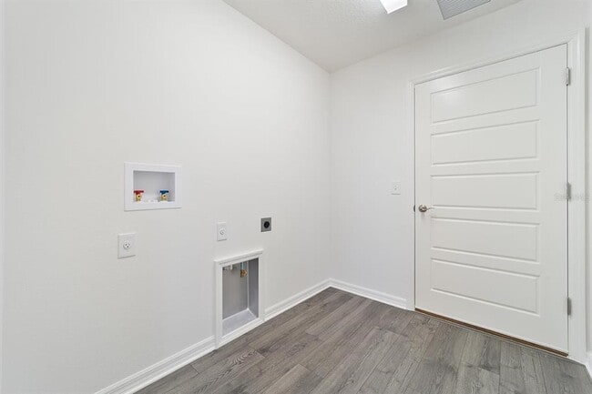 Building Photo - 2421 Hobkirk Lp