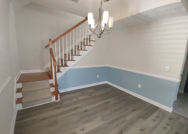 Building Photo - SPACIOUS WATERFRONT 3 bed/3.5 bath with lo...