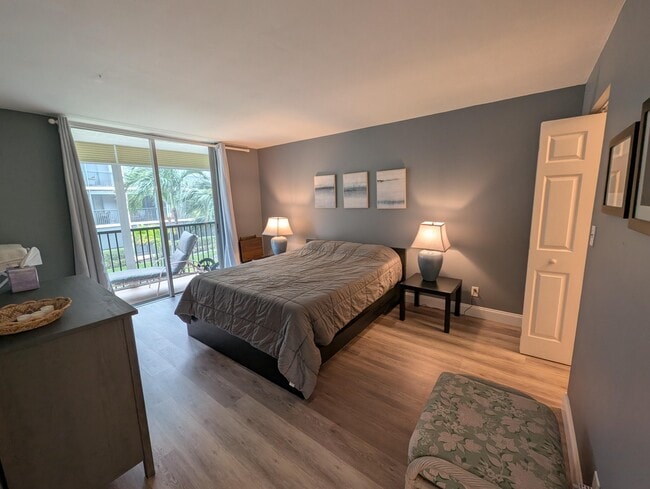 Building Photo - 740 E Ocean Ave