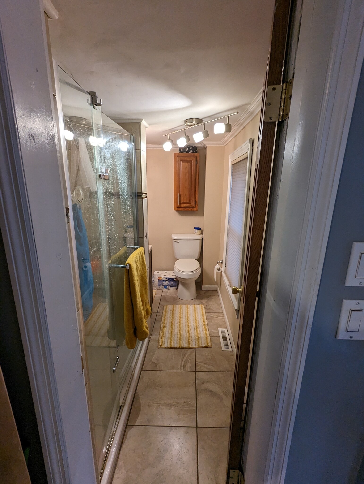 UP- Main Bathroom - 1308 Wright St