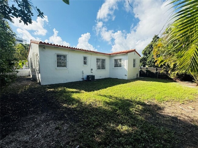 Building Photo - 2151 SW 21st Ter