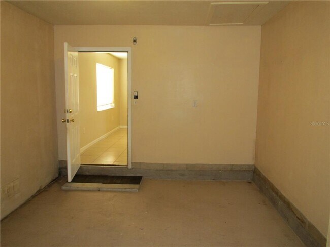 Building Photo - 464 Hippel St