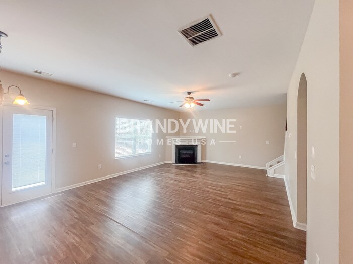 Building Photo - 355 Mary Dr