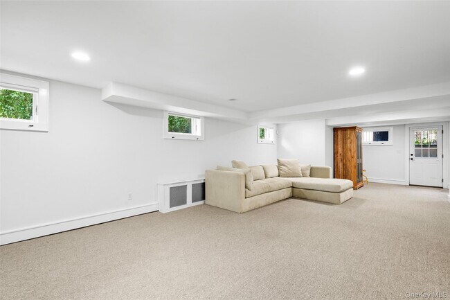 Building Photo - 6 Summit Ave