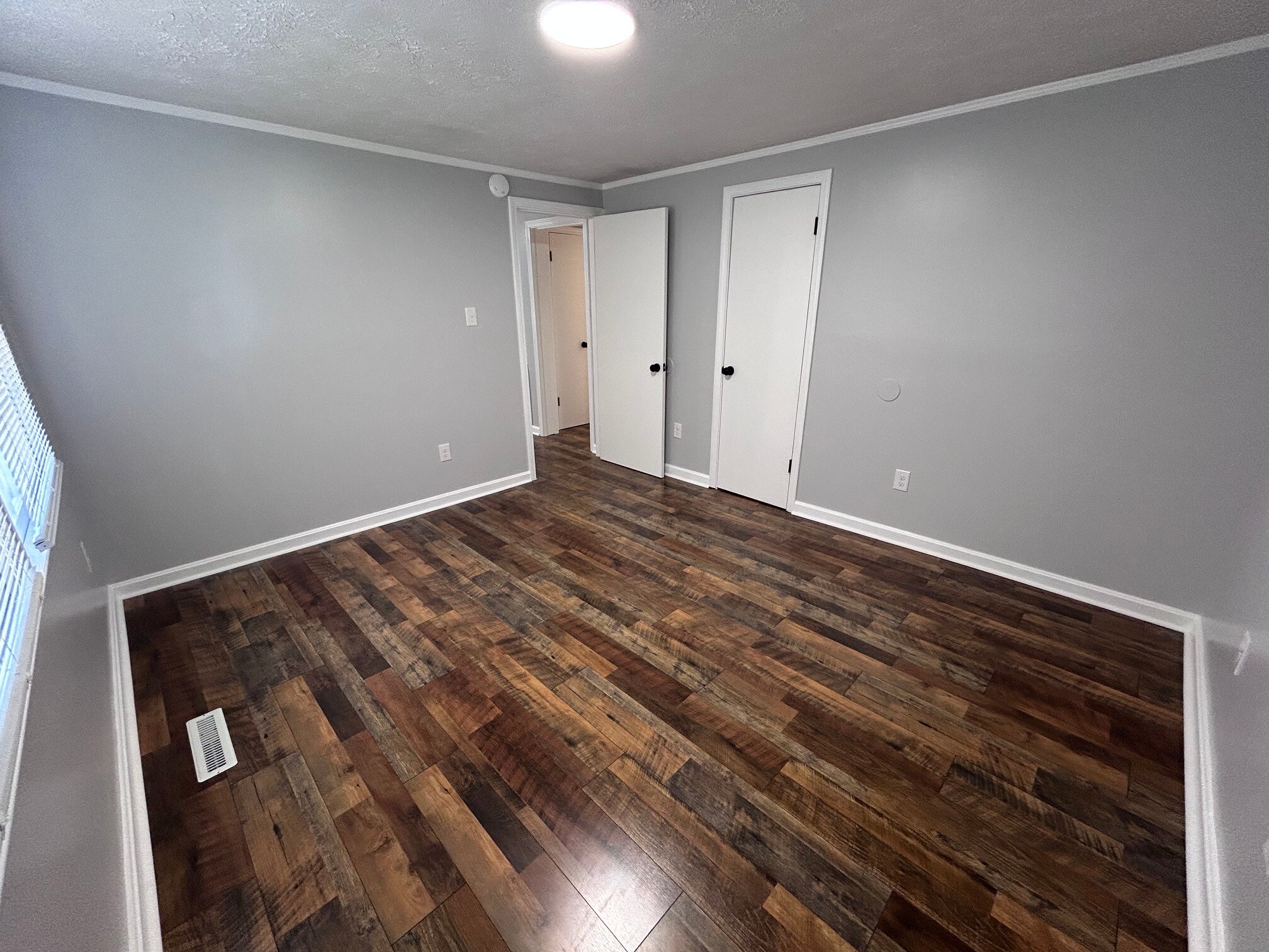 Building Photo - 205 E Gilbreath St