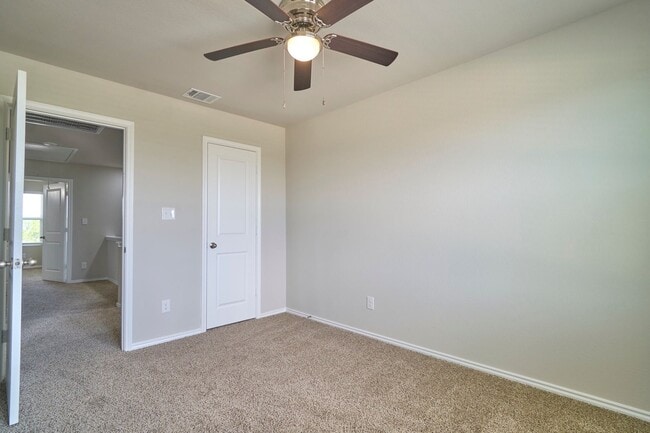 Building Photo - Hunters Ranch Beauty! 3 Bedrooms 2 1/2 Bath Townhome