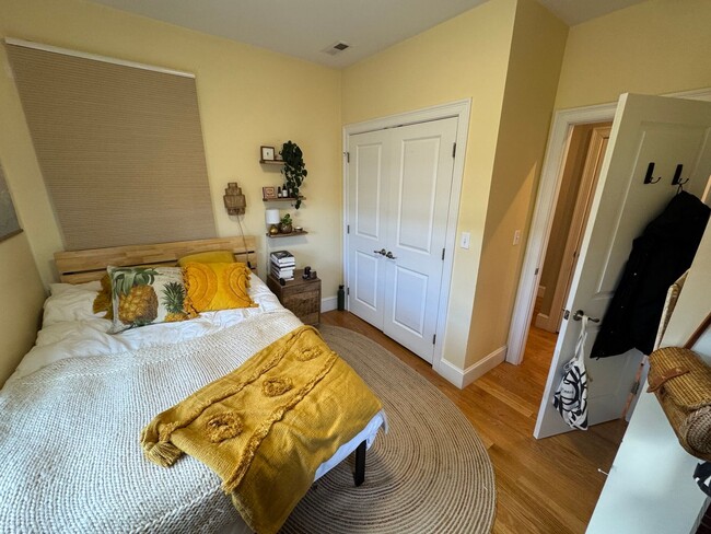 Building Photo - 9/1 Fully renovated 5BR/2BA in Cambridgeport/Central Sq area!