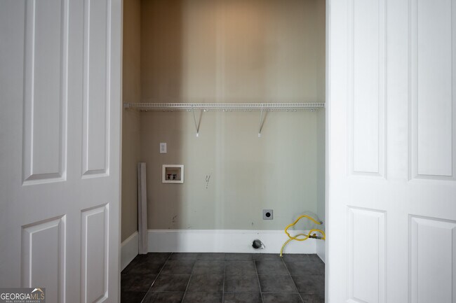 Building Photo - 83 Charter Oak Dr