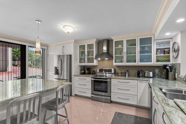 Building Photo - 2155 S Ocean Blvd