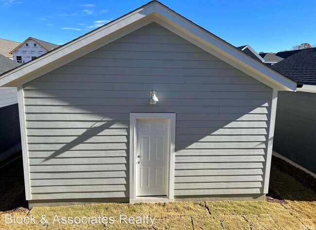 Building Photo - 3 br, 2.5 bath House - 682 Vine Parkway