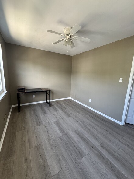 Building Photo - 102 Covered Bridge Ct