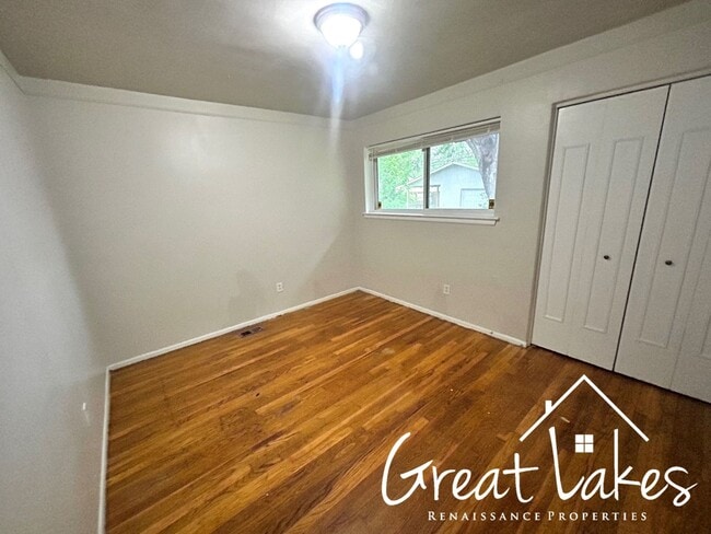 Building Photo - Lovely 3 Bedroom 2 Bathroom now available ...