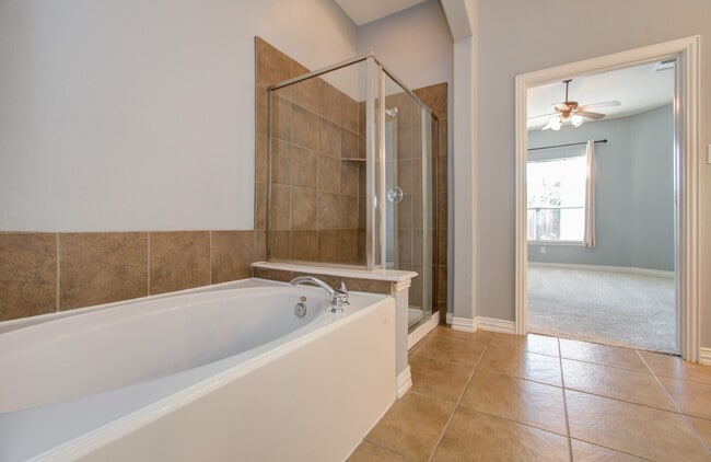 Building Photo - 9106 Sunlight Oak Ln