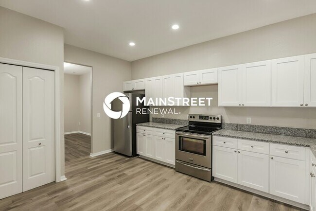 Building Photo - 3 Bedroom Pet-Friendly Home in LAKELAND, FL with Main Street Renewal