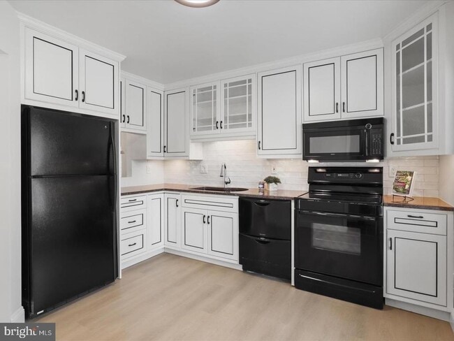 Building Photo - 1802 9th St S