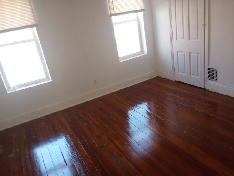 Building Photo - 16xx W Juniata St