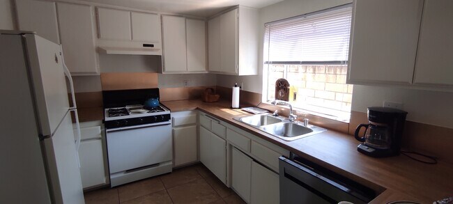 Building Photo - 1343 Heather Ln