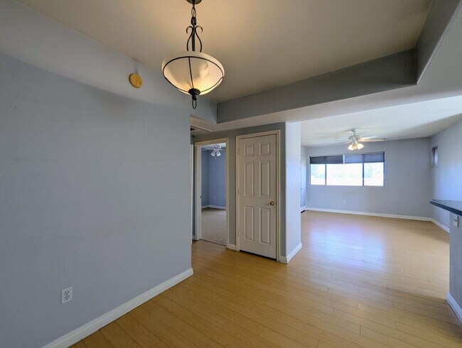 Building Photo - 4925 E Desert Cove Ave