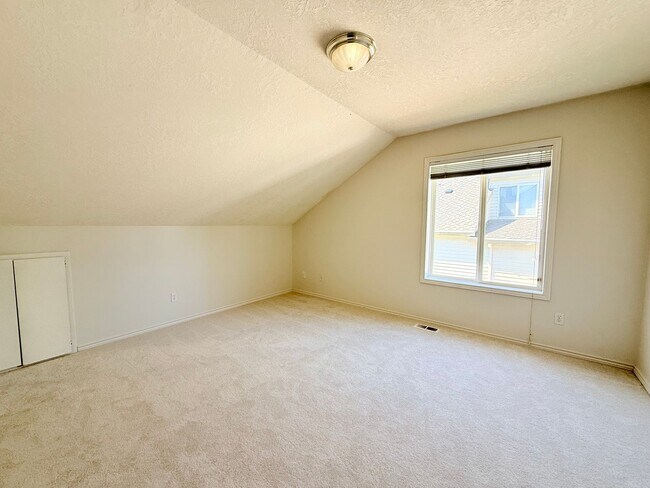 Building Photo - 16775 SW Springwater Ln