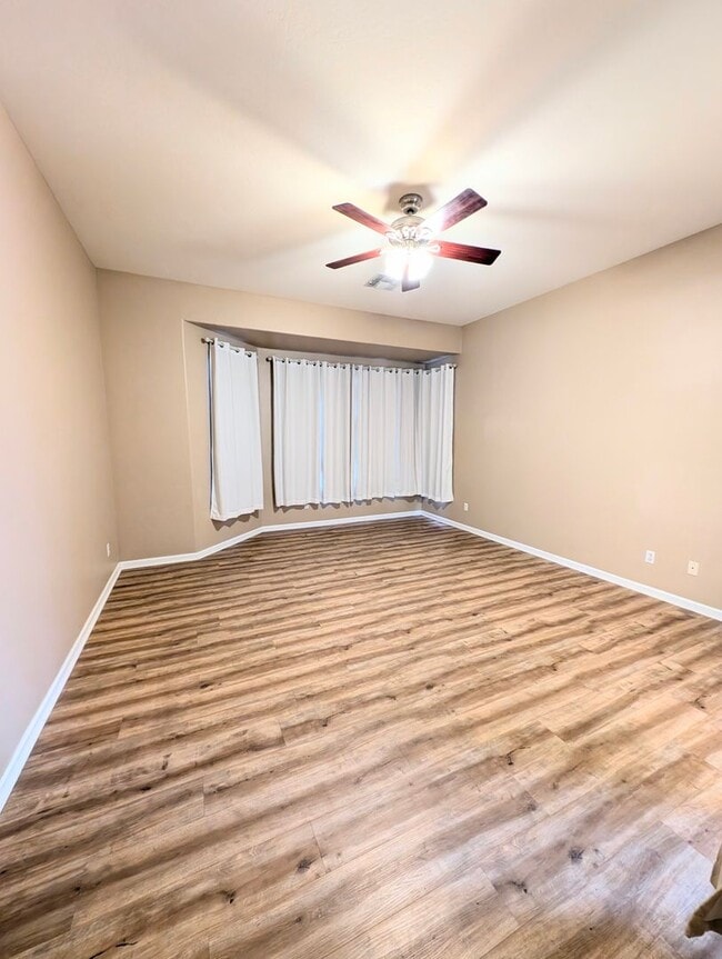 Building Photo - AVAILABLE NOW IN HIGLEY GROVES!!!!