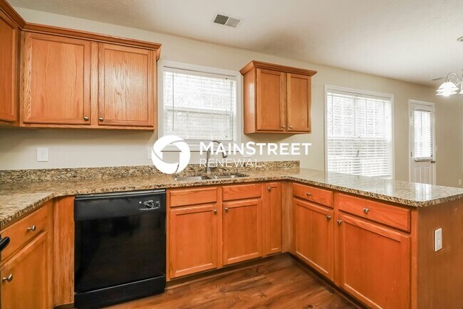 Building Photo - 4 Bedroom Pet-Friendly Home in Lithonia, GA with Main Street Renewal