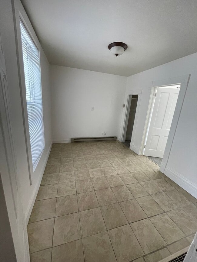 Building Photo - One Bedroom One Bath apartment in Downtown Glenwood Springs