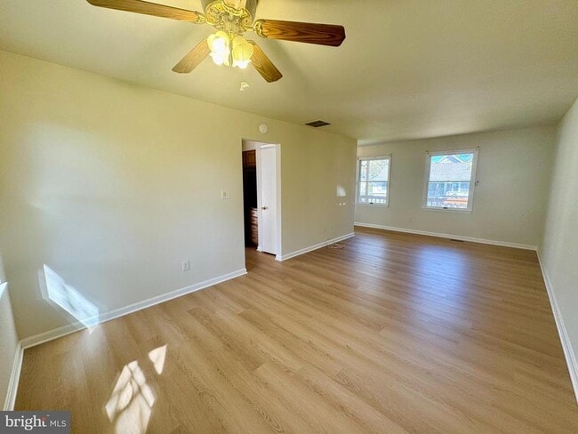 Building Photo - 1193 Maple Ave