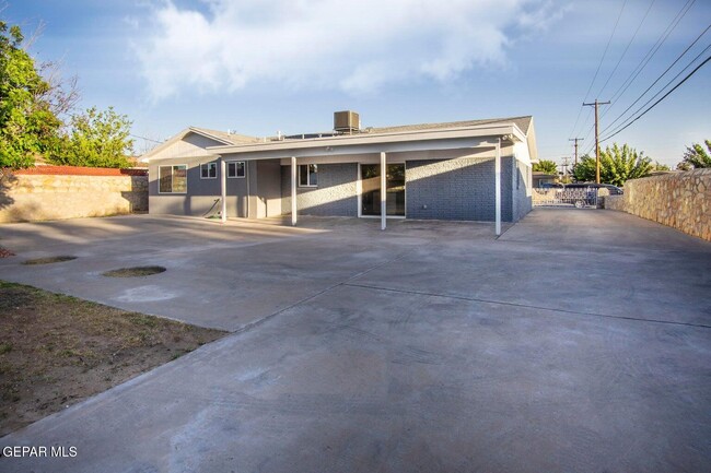 Building Photo - 5837 Marlin Dr