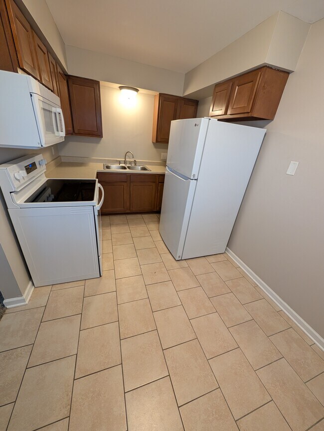 Kitchen - 1210 S BUS 127