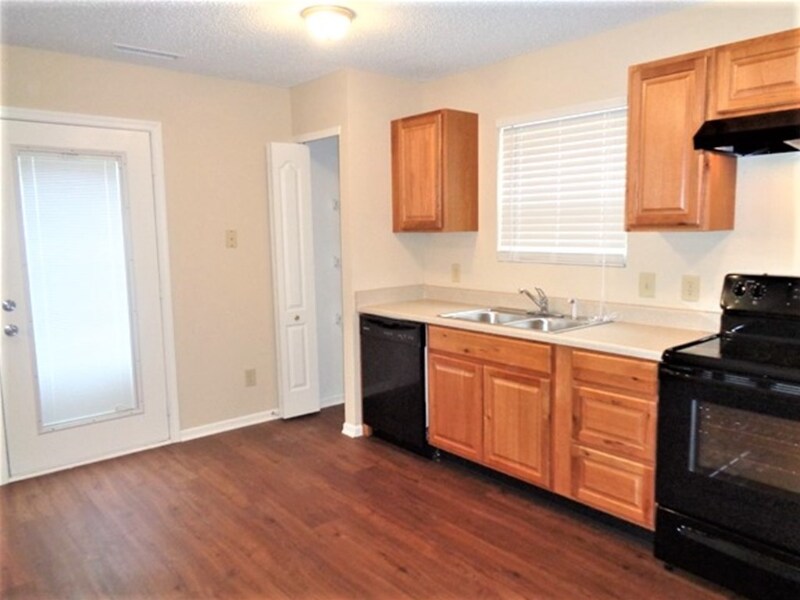 Building Photo - 745 Red Leaf Ln