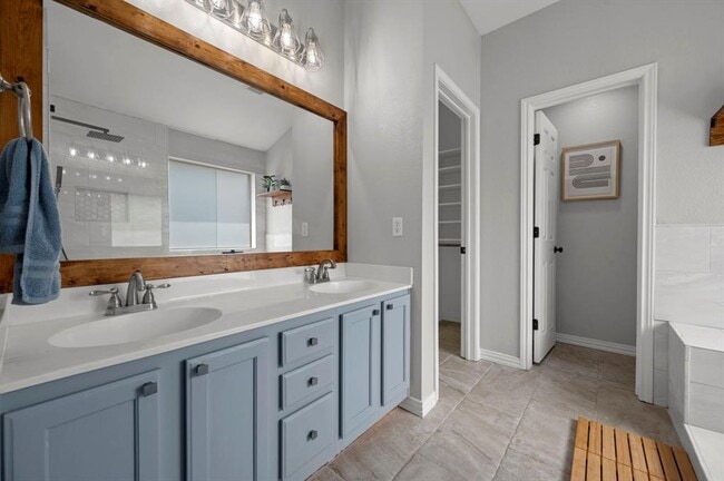 Building Photo - 1500 Lochaline Loop