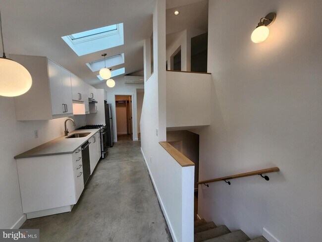 Building Photo - 1048 Prospect St