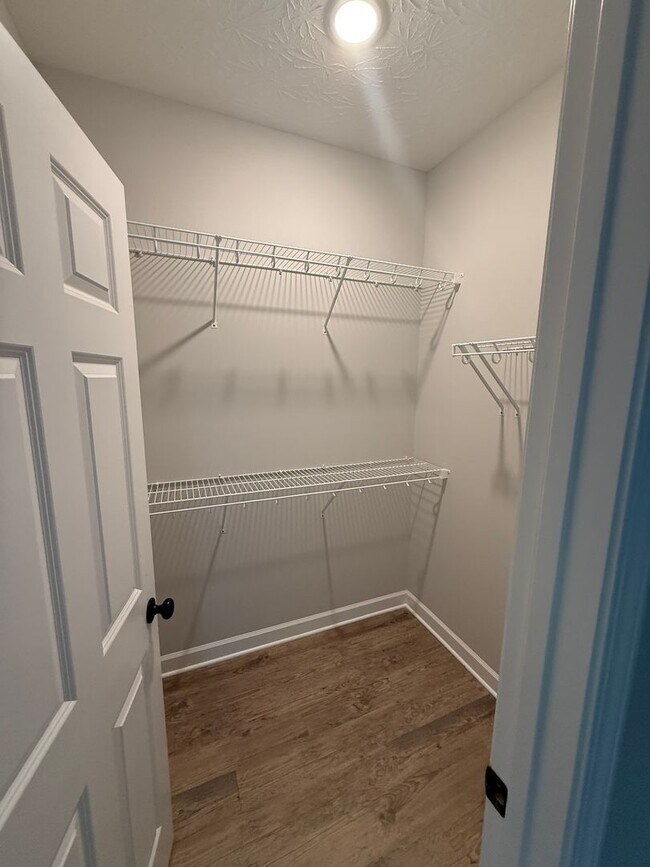 Building Photo - 2 Bed/2.5 Bath Townhome with Garage (Trash Included)